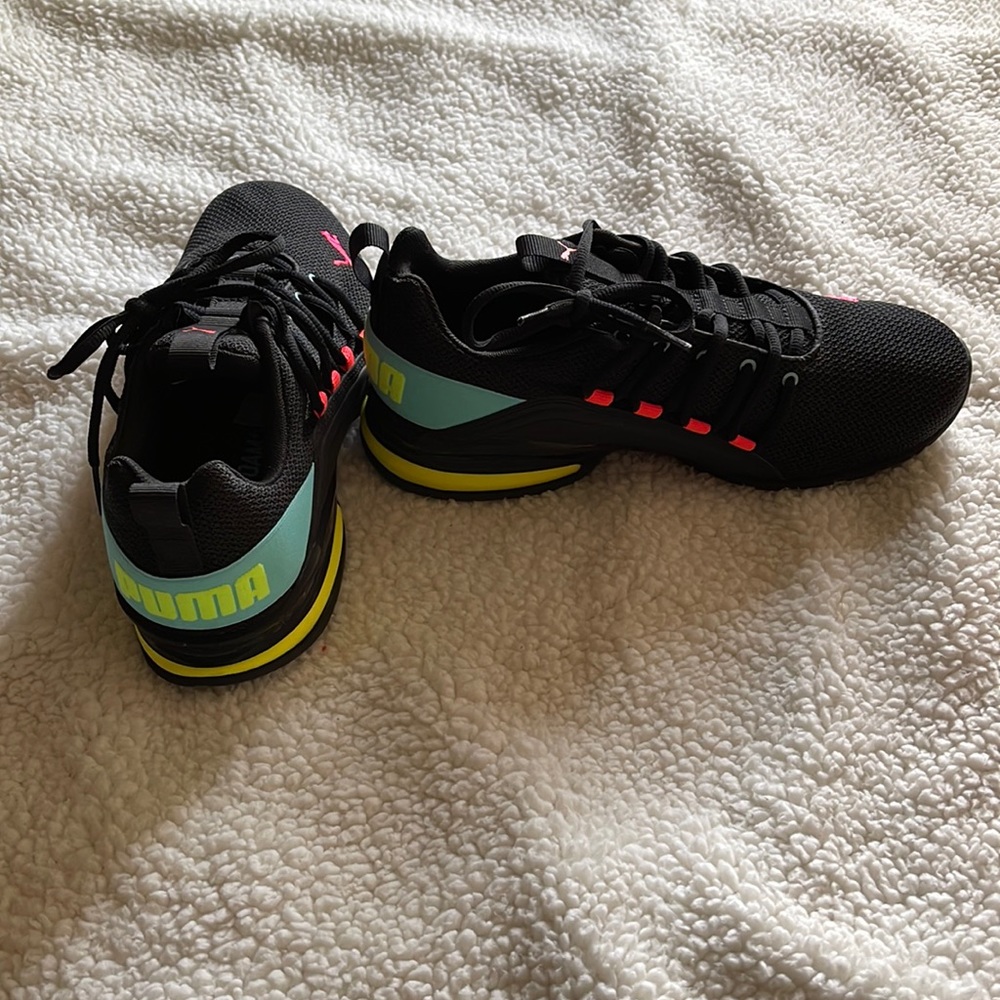 Women’s shoes puma size 8.5